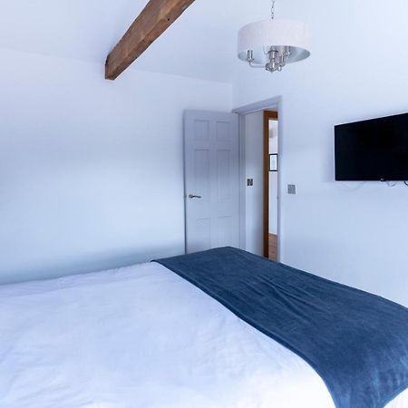 Apartment 6 At Number 8: City Centre, 1 Bedroom, Sofa Bed In Lounge Canterbury Bagian luar foto