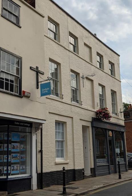 Apartment 6 At Number 8: City Centre, 1 Bedroom, Sofa Bed In Lounge Canterbury Bagian luar foto