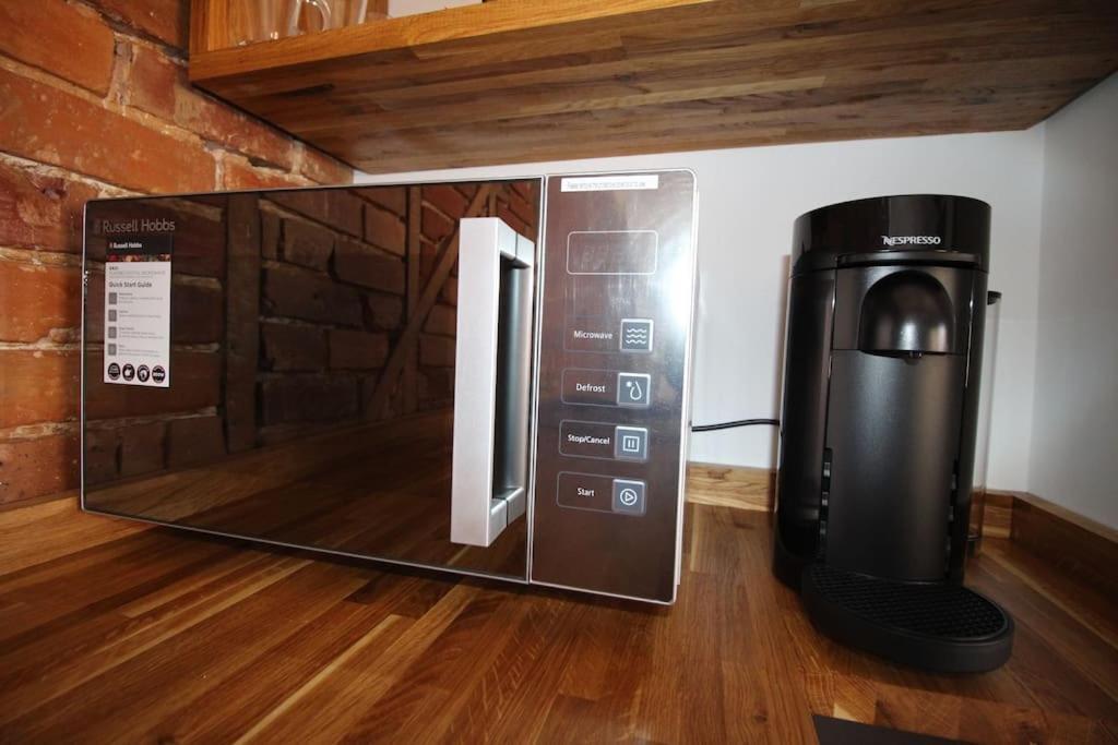 Apartment 6 At Number 8: City Centre, 1 Bedroom, Sofa Bed In Lounge Canterbury Bagian luar foto