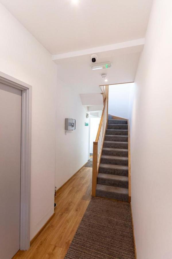 Apartment 6 At Number 8: City Centre, 1 Bedroom, Sofa Bed In Lounge Canterbury Bagian luar foto