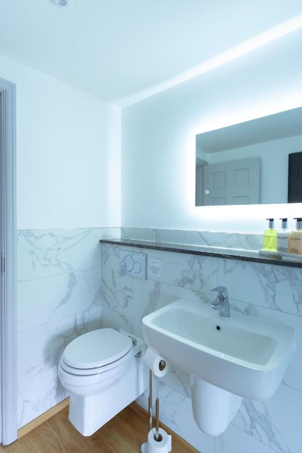 Apartment 6 At Number 8: City Centre, 1 Bedroom, Sofa Bed In Lounge Canterbury Bagian luar foto