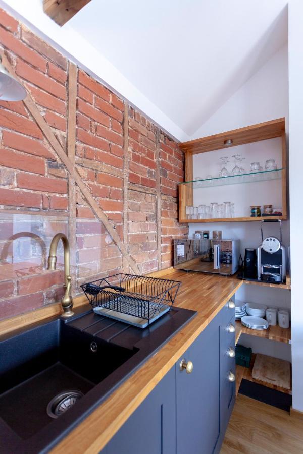 Apartment 6 At Number 8: City Centre, 1 Bedroom, Sofa Bed In Lounge Canterbury Bagian luar foto