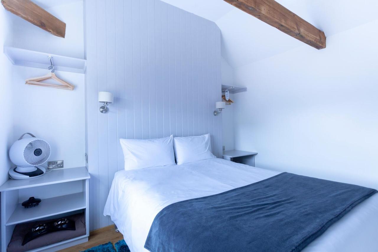 Apartment 6 At Number 8: City Centre, 1 Bedroom, Sofa Bed In Lounge Canterbury Bagian luar foto