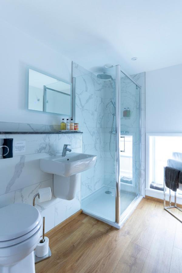 Apartment 6 At Number 8: City Centre, 1 Bedroom, Sofa Bed In Lounge Canterbury Bagian luar foto